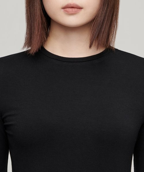 MUSINSA STANDARD WOMAN（ムシンサスタンダードウーマン）の「ウィメンズフィンガーホールクルーネック長袖Tシャツ[ブラック]（Tシャツ/カットソー・レディース・その他・SMALL/X-SMALL）」の4枚目の写真