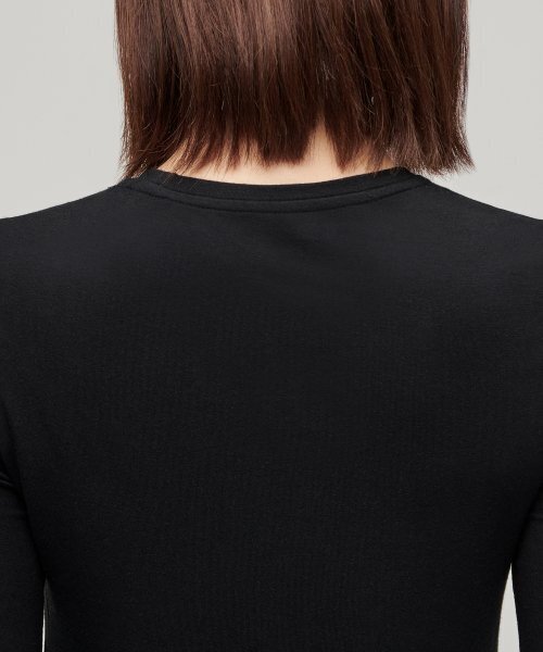 MUSINSA STANDARD WOMAN（ムシンサスタンダードウーマン）の「ウィメンズフィンガーホールクルーネック長袖Tシャツ[ブラック]（Tシャツ/カットソー・レディース・その他・SMALL/X-SMALL）」の5枚目の写真