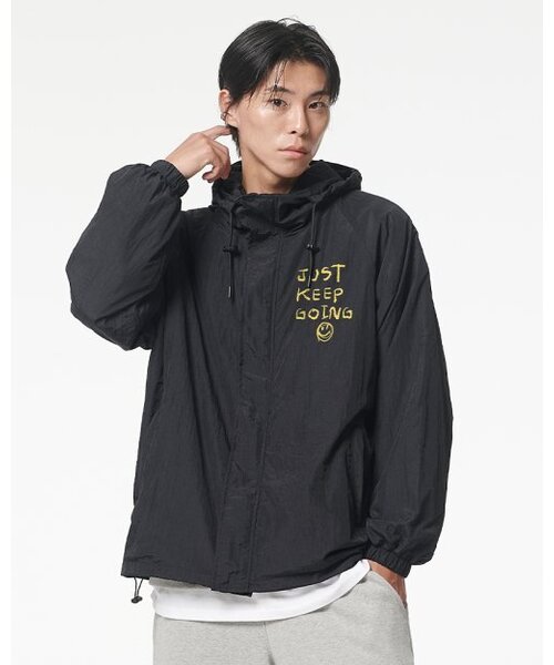 ARTISTWEAR（アーティストウェア）の「[ATW] キープゴーイング フードパーカー（ナイロンジャケット・レディース・ブラック・2XL/LARGE/MEDIUM/X-LARGE）」の3枚目の写真