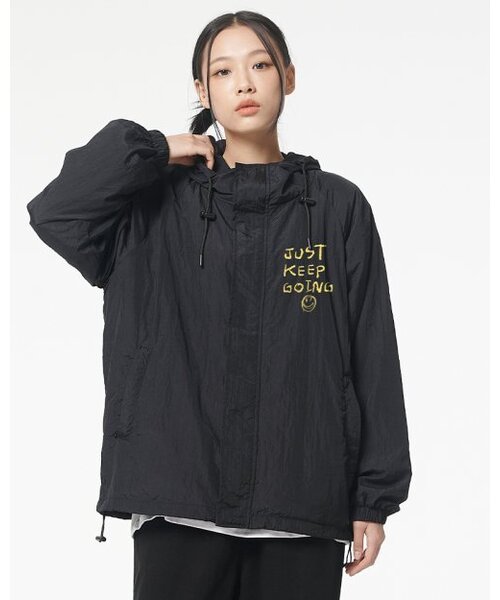 ARTISTWEAR（アーティストウェア）の「[ATW] キープゴーイング フードパーカー（ナイロンジャケット・レディース・ブラック・2XL/LARGE/MEDIUM/X-LARGE）」の6枚目の写真