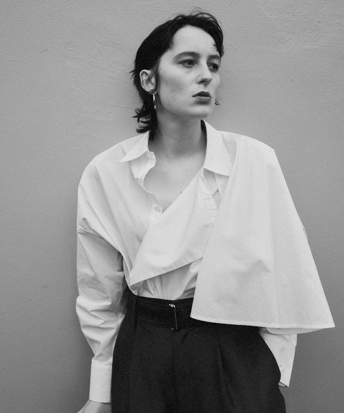 MAISON SPECIAL（メゾンスペシャル）の「【PRE-ORDER】Asymmetrical drape shirt/アシンメトリードレープシャツ（シャツ/ブラウス・レディース・ホワイト/イエロー/ブルー・FREE）」の2枚目の写真