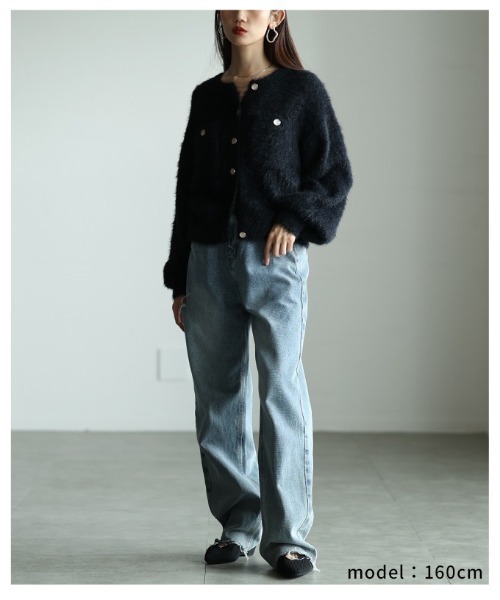 Sawa a la mode(サワアラモード)の「フェザーヤーンクルーネックカーディガン(カーディガン/ボレロ・レディース・ブラウン/オフホワイト/ブルー/ブラック・FREE)」の16枚目の写真
