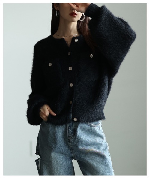 Sawa a la mode(サワアラモード)の「フェザーヤーンクルーネックカーディガン(カーディガン/ボレロ・レディース・ブラウン/オフホワイト/ブルー/ブラック・FREE)」の19枚目の写真