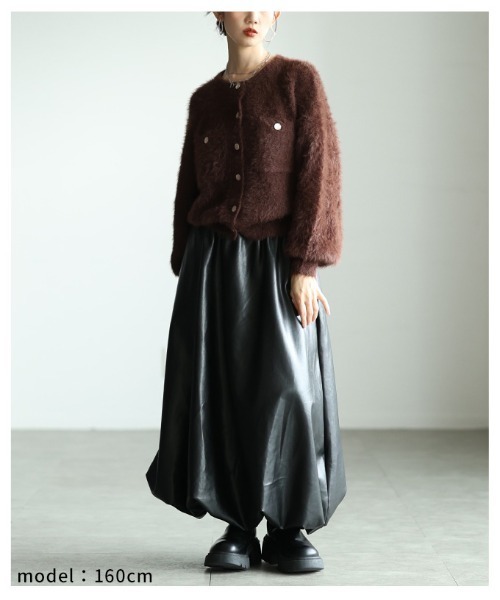 Sawa a la mode(サワアラモード)の「フェザーヤーンクルーネックカーディガン(カーディガン/ボレロ・レディース・ブラウン/オフホワイト/ブルー/ブラック・FREE)」の21枚目の写真