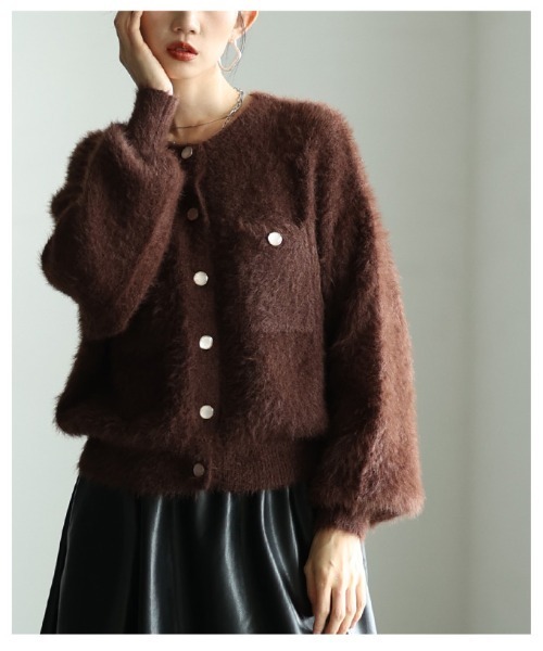 Sawa a la mode(サワアラモード)の「フェザーヤーンクルーネックカーディガン(カーディガン/ボレロ・レディース・ブラウン/オフホワイト/ブルー/ブラック・FREE)」の22枚目の写真