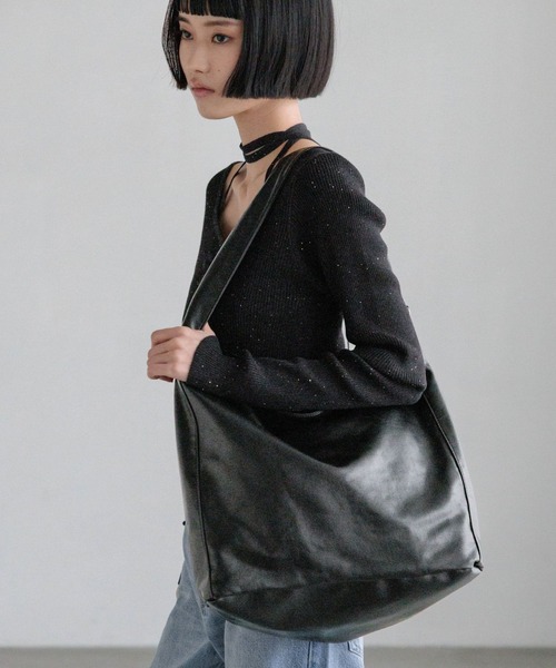 LOWRYS FARM(ローリーズファーム)の「ヤワラカルイワンショルダー 632264(ショルダーバッグ・レディース・オフホワイト/ブラック/ブラウン・FREE)」の1枚目の写真