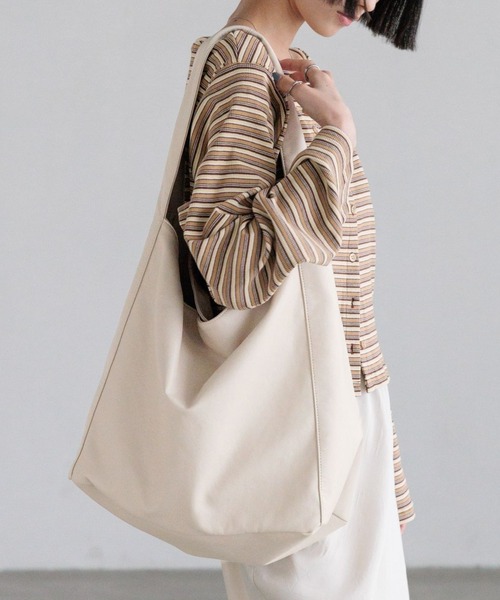 LOWRYS FARM(ローリーズファーム)の「ヤワラカルイワンショルダー 632264(ショルダーバッグ・レディース・オフホワイト/ブラック/ブラウン・FREE)」の8枚目の写真