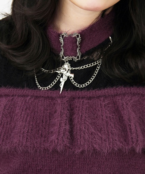 今週まで ディアマイラブ 十字架チョーカー風フリルオフショルダーニット DearMyLove（ディアマイラブ）の「十字架チョーカー風チェーンレース