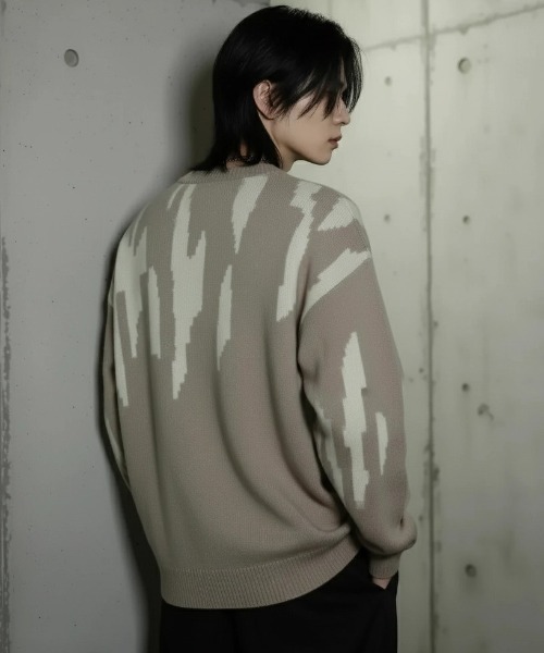 BENUSTA(ベヌスタ)の「A'GEM/9 × .kom 『BENUSTA/ベヌスタ』Brush Stroke Jacquard Crew Knit/ブラシストロークジャカードクルーニット(ニット/セーター・メンズ・パープル/ベージュ・L/XL)」の9枚目の写真