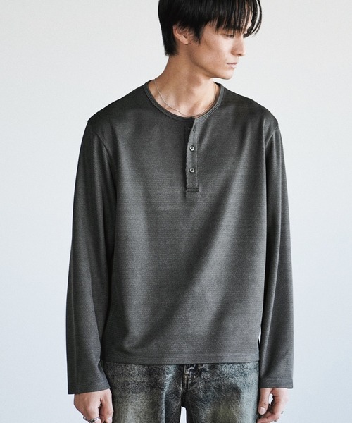 WYM LIDNM（ウィム バイ リドム）の「REFINED WAFFLE HENLEY NECK L/S TEE（Tシャツ/カットソー・メンズ・チャコール/オフホワイト/ブラック/グレイッシュベージュ・XS/S/M/L）」の3枚目の写真