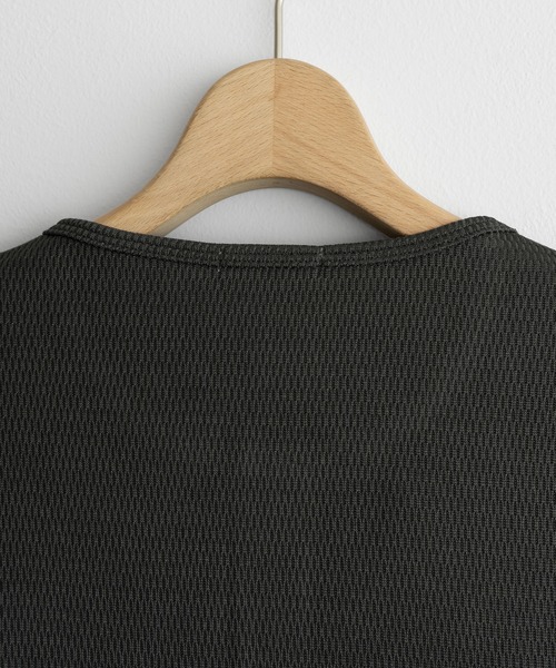 WYM LIDNM（ウィム バイ リドム）の「REFINED WAFFLE HENLEY NECK L/S TEE（Tシャツ/カットソー・メンズ・チャコール/オフホワイト/ブラック/グレイッシュベージュ・XS/S/M/L）」の14枚目の写真