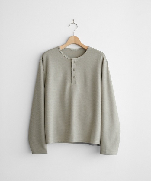 WYM LIDNM（ウィム バイ リドム）の「REFINED WAFFLE HENLEY NECK L/S TEE（Tシャツ/カットソー・メンズ・チャコール/オフホワイト/ブラック/グレイッシュベージュ・XS/S/M/L）」の13枚目の写真