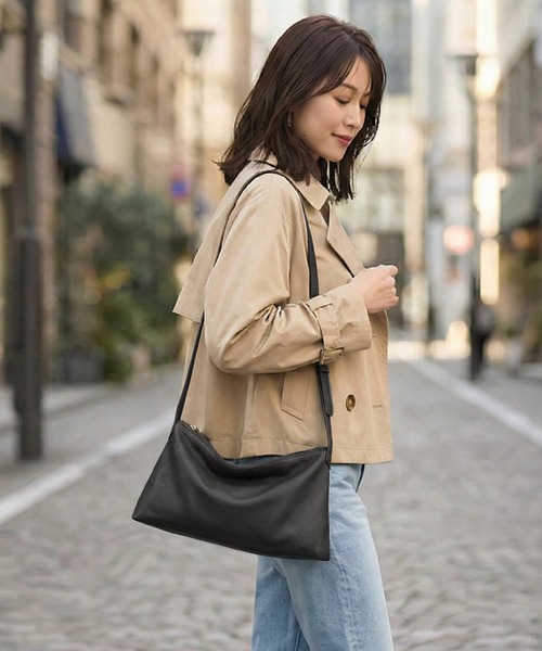 STYLE DELI(スタイルデリ)の「【DELI by】ソフトドレープ・リアルレザースリムショルダーバッグ(ショルダーバッグ・レディース・ブラック/ダークブラウン・FREE)」の9枚目の写真