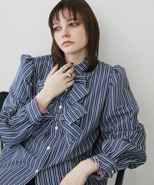 MONOe（モノエ）の「【上品ガーリー】トリプルリボンシャツブラウス（シャツ/ブラウス・レディース・ホワイト/ブルー/ブラック・FREE）」の3枚目の写真