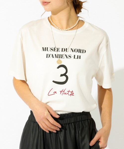 Rouge vif la cle（ルージュヴィフラクレ）の「【La Hutte / ラ ユット】ロゴTシャツ / プリントTシャツ / 半袖（Tシャツ/カットソー・レディース・ホワイト系その他2/ブラック系その他/ホワイト系その他・フリー）」の2枚目の写真