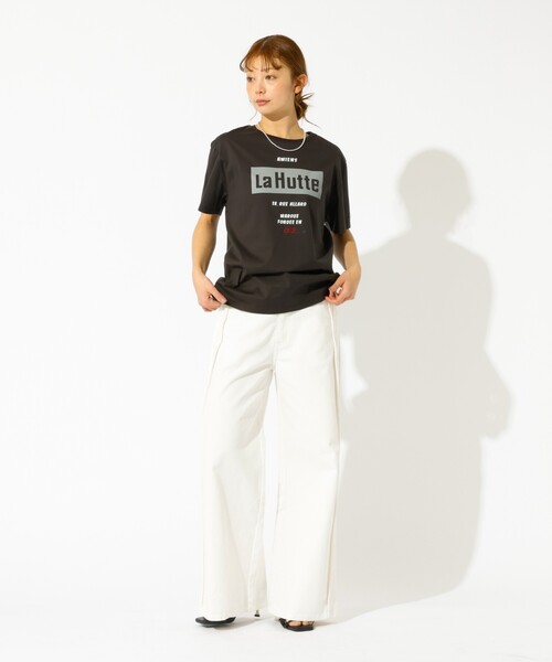 Rouge vif la cle（ルージュヴィフラクレ）の「【La Hutte / ラ ユット】ロゴTシャツ / プリントTシャツ / 半袖（Tシャツ/カットソー・レディース・ホワイト系その他2/ブラック系その他/ホワイト系その他・フリー）」の11枚目の写真