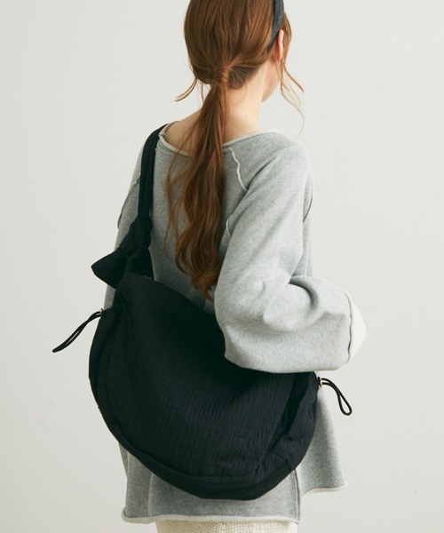 Crisp（クリスプ）の「サイドポケットステッチショルダーバッグ（ショルダーバッグ・レディース・アイボリー/ブラック・FREE）」の8枚目の写真