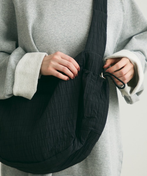 Crisp（クリスプ）の「サイドポケットステッチショルダーバッグ（ショルダーバッグ・レディース・アイボリー/ブラック・FREE）」の9枚目の写真