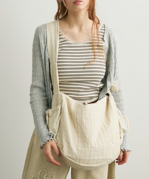 Crisp（クリスプ）の「サイドポケットステッチショルダーバッグ（ショルダーバッグ・レディース・アイボリー/ブラック・FREE）」の16枚目の写真