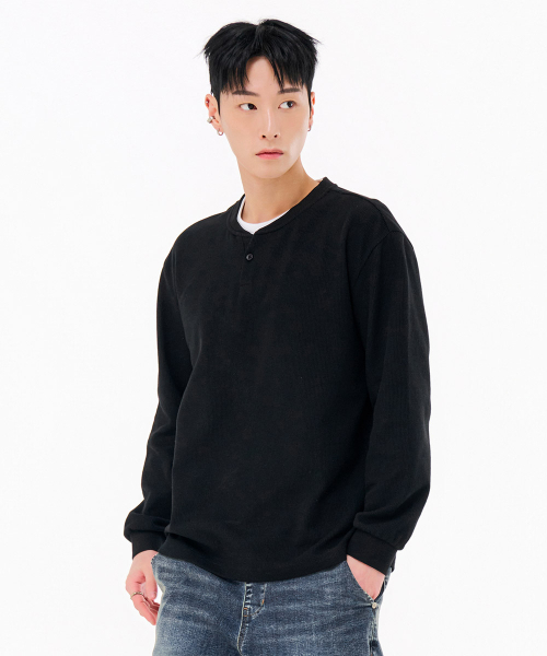 CHASECULT(チェイスカルト)の「男性ネック変形レイヤード長袖Tシャツ-FARK5114B03(Tシャツ/カットソー・メンズ・ブラック・95/100/105/110)」の2枚目の写真