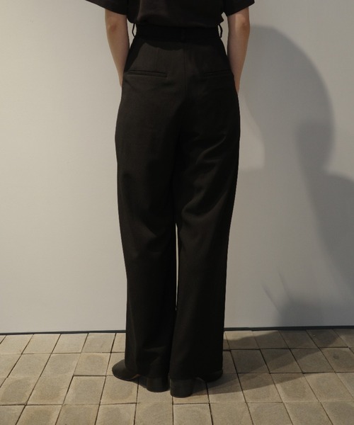 CLANE（クラネ）の「CLANE BASIC TUCK PANTS（その他パンツ・レディース・ネイビー/ブラック・1/2）」の3枚目の写真