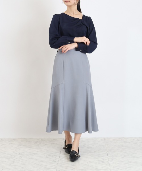 ASTORIA ODIER(アストリアオディール)の「ツイストアシメネックブラウス 長袖(シャツ/ブラウス・レディース・ホワイト/アイボリー/サックスブルー/ネイビー・MEDIUM)」の20枚目の写真