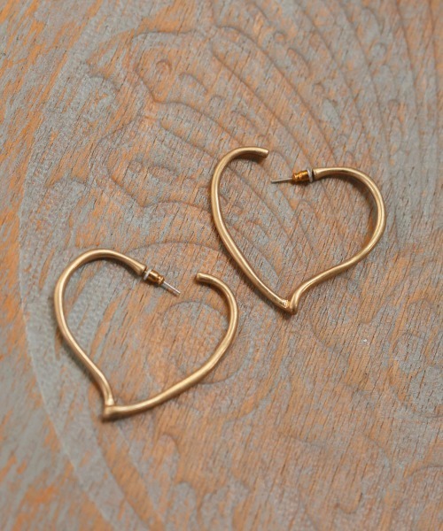 at.(アット)の「【at.】ハートフープピアス(ピアス(両耳用)・レディース・ゴールド・ONE SIZE)」の1枚目の写真