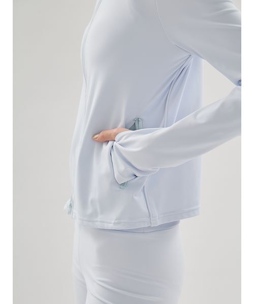 emmi（エミ）の「【Sustainaretch】ジップアップトップス/UVカット/接触冷感（Tシャツ/カットソー・レディース・ライトブルー/ブラック/ピンク・F）」の9枚目の写真