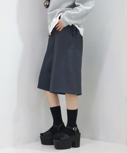 CECIL McBEE（セシルマクビー）の「ストレッチバミューダパンツ（その他パンツ・レディース・チャコールグレー/ブラック・LARGE/MEDIUM）」の4枚目の写真