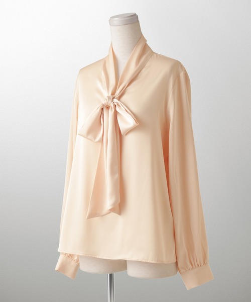 HUIT bouquet(ユイット)の「サテン ボウタイ ブラウス HUIT(シャツ/ブラウス・レディース・ホワイト/ピンクベージュ/ブラック・M)」の17枚目の写真
