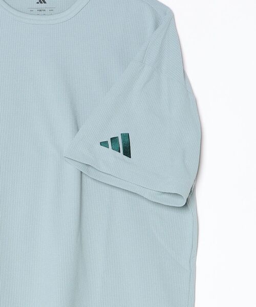 adidas(アディダス)の「アディダス adidas ルーズフィット ワッフルファブリック 半袖Tシャツ(Tシャツ/カットソー・メンズ・オリーブ/ブラック/グリーン・S/M/3L/LL/L)」の4枚目の写真