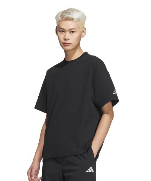 adidas(アディダス)の「アディダス adidas ルーズフィット ワッフルファブリック 半袖Tシャツ(Tシャツ/カットソー・メンズ・オリーブ/ブラック/グリーン・S/M/3L/LL/L)」の2枚目の写真