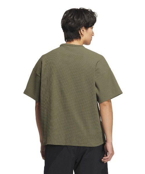 adidas(アディダス)の「アディダス adidas ルーズフィット ワッフルファブリック 半袖Tシャツ(Tシャツ/カットソー・メンズ・オリーブ/ブラック/グリーン・S/M/3L/LL/L)」の5枚目の写真