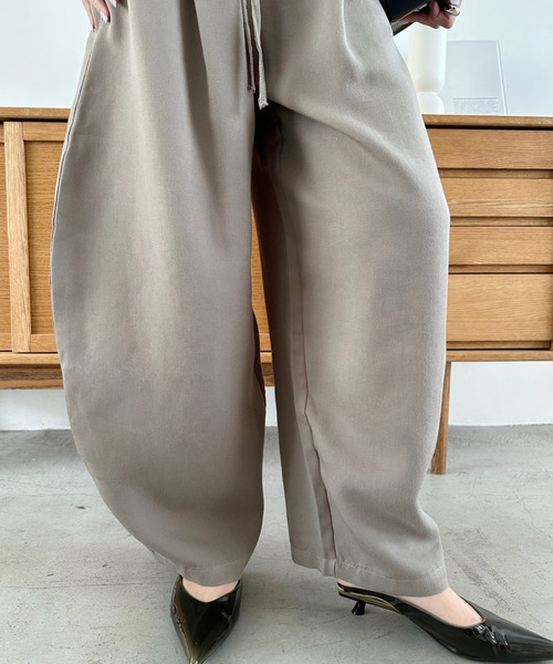 Eclat one(エクラワン)の「【Eclat one】ウエストゴム ドロスト リラックス イージー ワイド パンツ(その他パンツ・レディース・ネイビー/カーキ/アイボリー・L/M)」の18枚目の写真