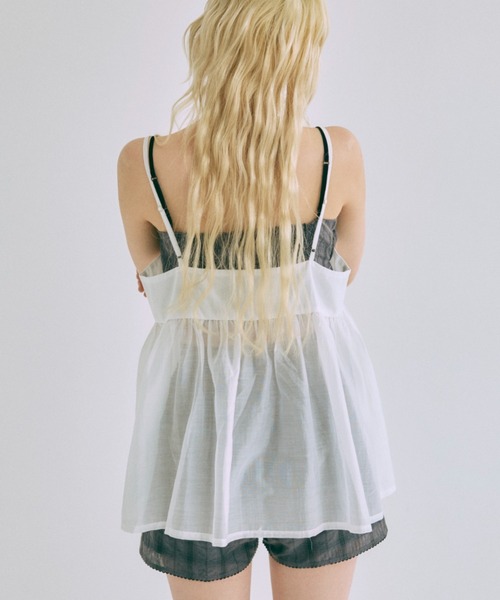 EN NEUME(エンノイム)の「Sheer Lace Gathered Cami(キャミソール・レディース・オフホワイト/ブラック/グレイッシュベージュ/ブラウン・FREE)」の9枚目の写真