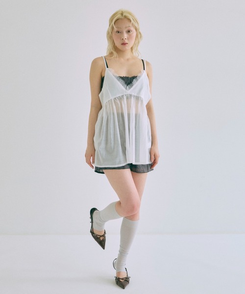 EN NEUME(エンノイム)の「Sheer Lace Gathered Cami(キャミソール・レディース・オフホワイト/ブラック/グレイッシュベージュ/ブラウン・FREE)」の7枚目の写真