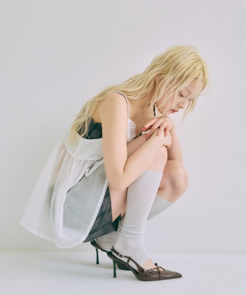 EN NEUME(エンノイム)の「Sheer Lace Gathered Cami(キャミソール・レディース・オフホワイト/ブラック/グレイッシュベージュ/ブラウン・FREE)」の8枚目の写真