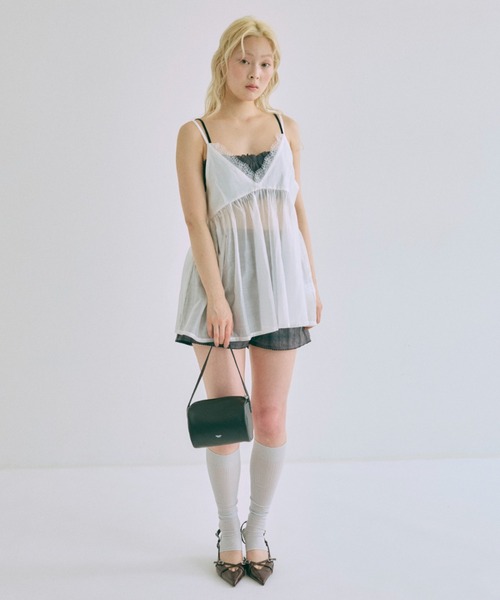EN NEUME(エンノイム)の「Sheer Lace Gathered Cami(キャミソール・レディース・オフホワイト/ブラック/グレイッシュベージュ/ブラウン・FREE)」の11枚目の写真