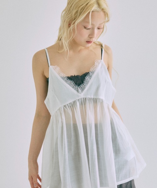 EN NEUME(エンノイム)の「Sheer Lace Gathered Cami(キャミソール・レディース・オフホワイト/ブラック/グレイッシュベージュ/ブラウン・FREE)」の6枚目の写真