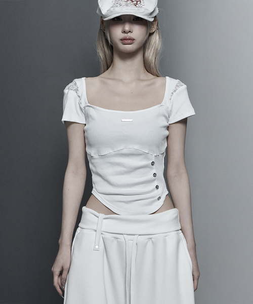 ETRE AU SOMMET(エトレオソメ)の「Bust Line Pintuck Detail Top (White)(Tシャツ/カットソー・レディース・ホワイト・FREE)」の1枚目の写真