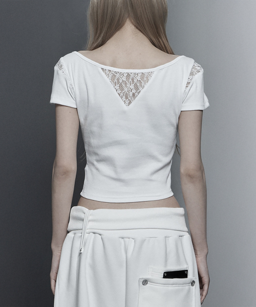 ETRE AU SOMMET(エトレオソメ)の「Bust Line Pintuck Detail Top (White)(Tシャツ/カットソー・レディース・ホワイト・FREE)」の3枚目の写真