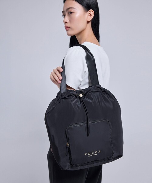 TOCCA（トッカ）の「CORRERE 2WAY TOTE トートバッグ（トートバッグ・レディース・ブラック系/アイボリー系/ベージュ系・F）」の4枚目の写真