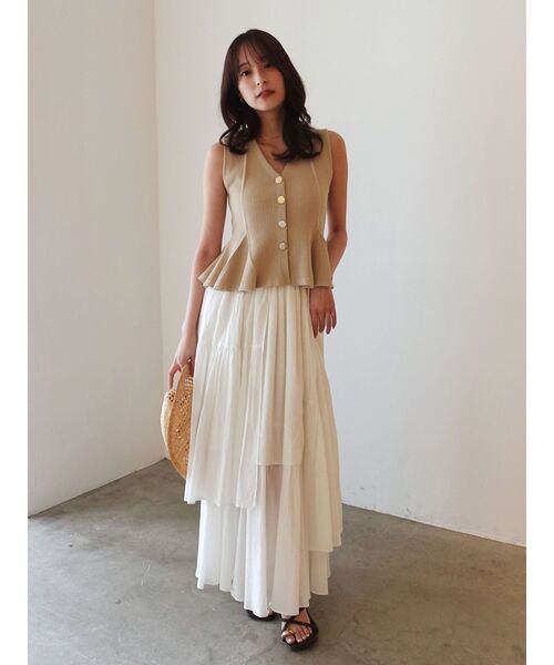 LAGUNAMOON(ラグナムーン)の「ペプラムノースリニットトップス 【夏服】 【セットアップ対応】(ニット/セーター・レディース・ブラック/レッド/ベージュ・FREE)」の6枚目の写真