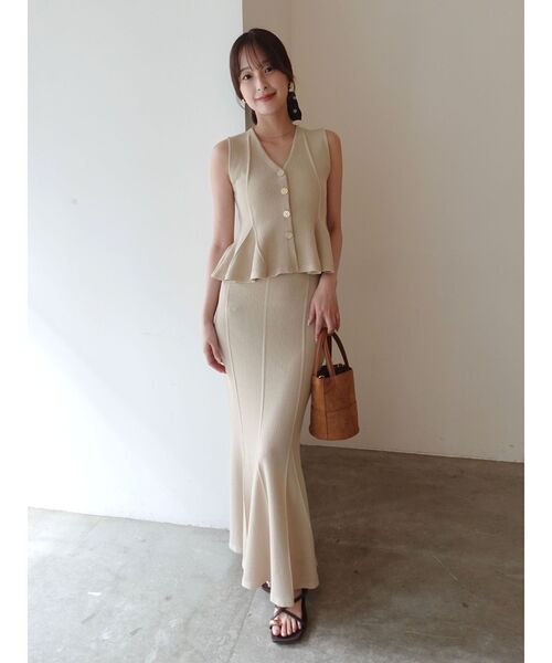 LAGUNAMOON(ラグナムーン)の「ペプラムノースリニットトップス 【夏服】 【セットアップ対応】(ニット/セーター・レディース・ブラック/レッド/ベージュ・FREE)」の13枚目の写真