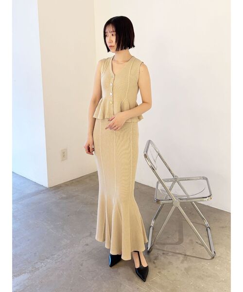 LAGUNAMOON(ラグナムーン)の「ペプラムノースリニットトップス(ニット/セーター・レディース・ブラック/レッド/ベージュ・FREE)」の9枚目の写真