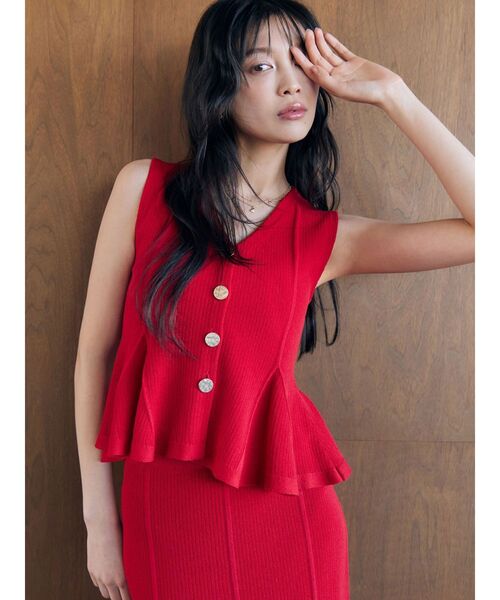LAGUNAMOON(ラグナムーン)の「ペプラムノースリニットトップス 【夏服】 【セットアップ対応】(ニット/セーター・レディース・ブラック/レッド/ベージュ・FREE)」の3枚目の写真