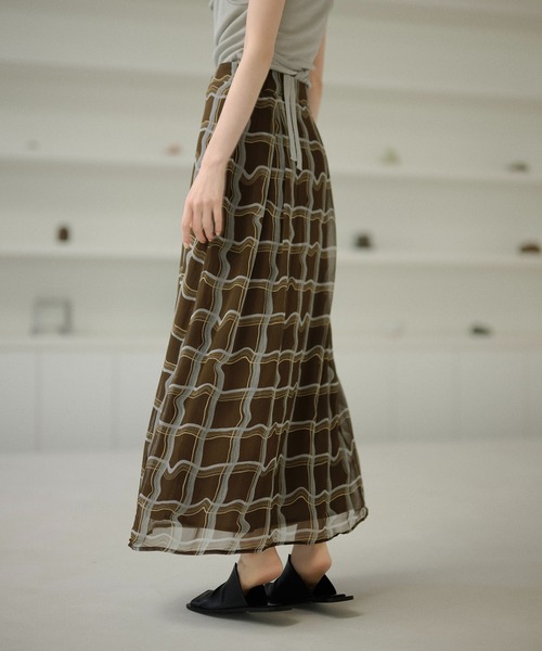 LAULEN（ローレン）の「sheer check long skirt /シアーチェックロングスカート（スカート・レディース・ブラウン・FREE）」の13枚目の写真