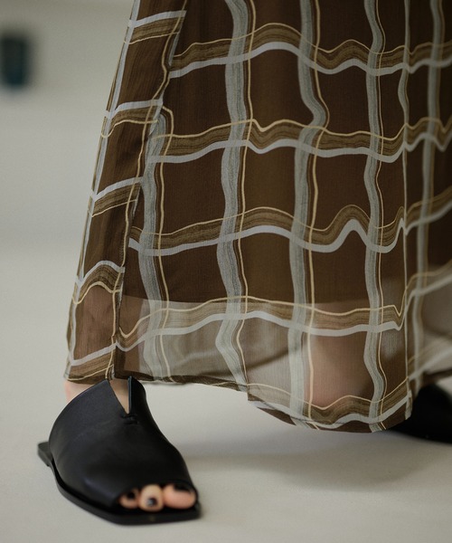 LAULEN（ローレン）の「sheer check long skirt /シアーチェックロングスカート（スカート・レディース・ブラウン・FREE）」の7枚目の写真