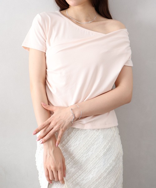 SpRay(スプレイ)の「オフショルドレープショートスリーブトップス(Tシャツ/カットソー・レディース・ブラック/アイボリー/ピンク・FREE)」の3枚目の写真