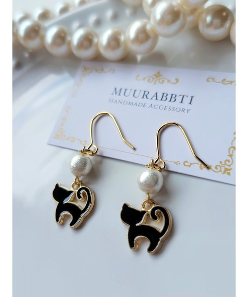 tone(トーン)の「【MUURABBTI】黒猫とコットンパールのピアス(MA)(ピアス(両耳用)・レディース・ゴールド・FREE)」の3枚目の写真